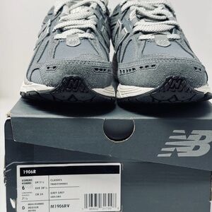 NEW New Balance 1906R Classic Grey Men’s US Size 6 Run/Walk  Sneakers New In Box